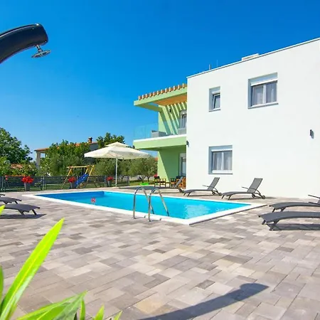 Vila Nin With Pool