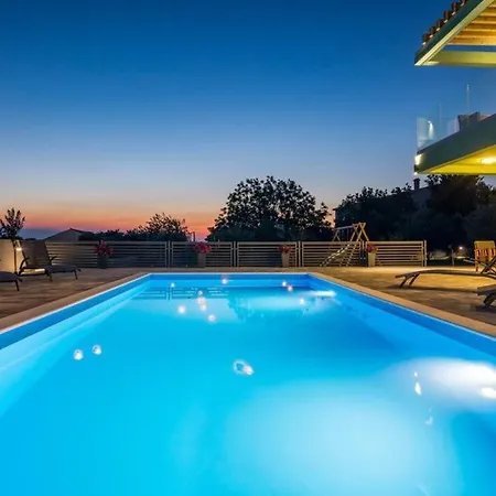 Nin With Pool Vila