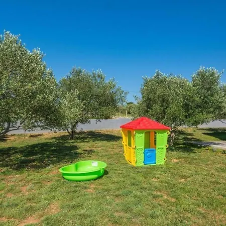 Villa Nin With Pool *